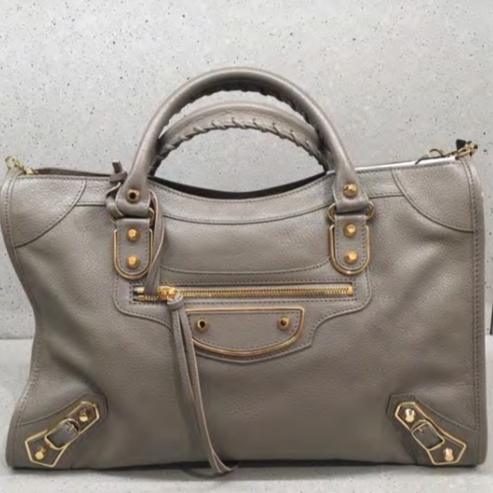 SOLD🎉🎉Authentic Balenciaga Metallic City Edge✨